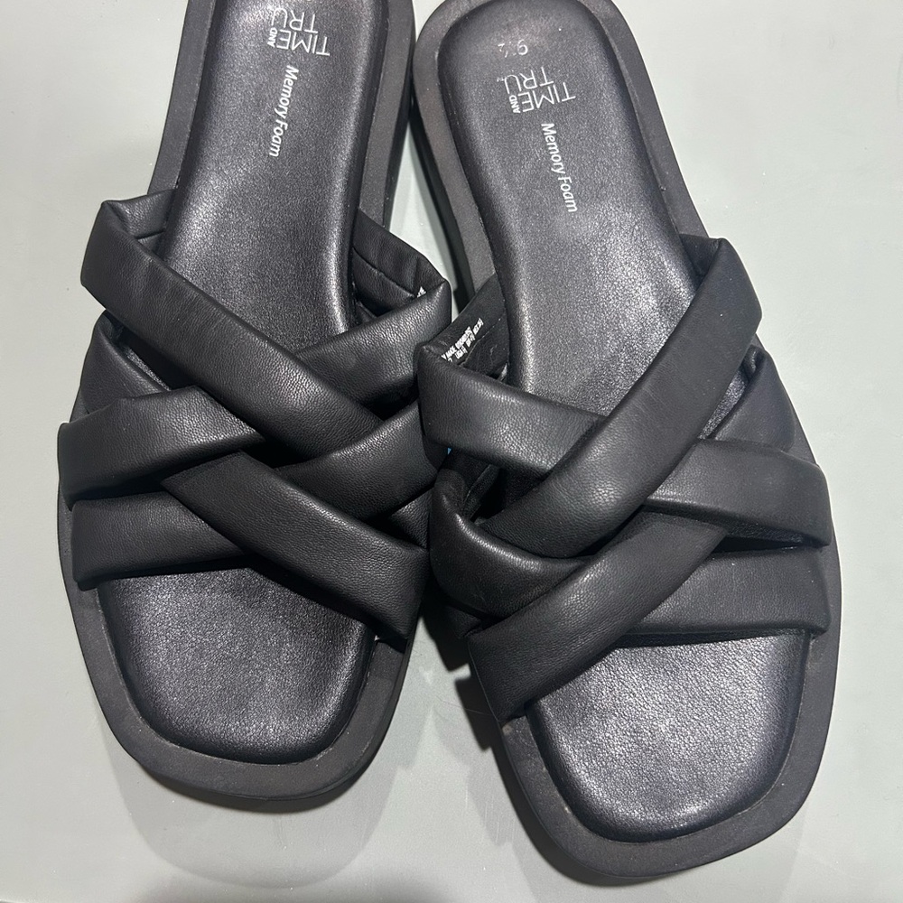 Time and Tru Black Women's Crisscross Slide Sandals